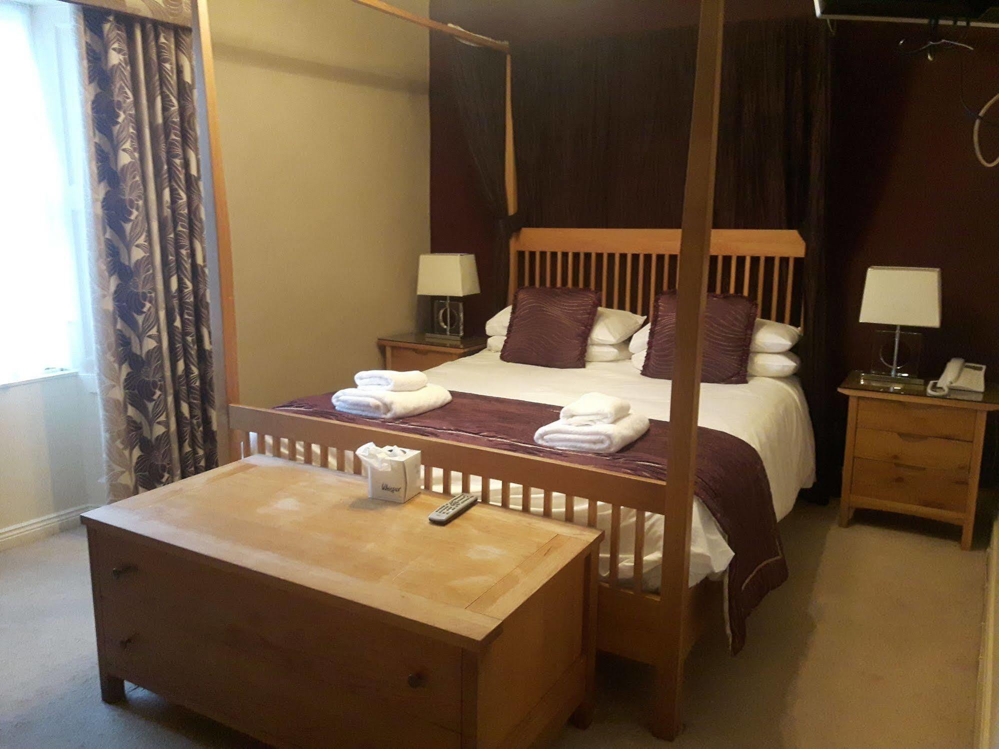 The Wheatsheaf Hotel คอร์บริดจ์ ภายนอก รูปภาพ
